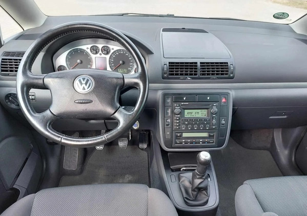 Volkswagen Sharan cena 16900 przebieg: 216000, rok produkcji 2004 z Białobrzegi małe 67